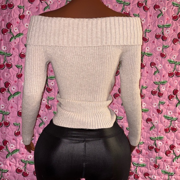 Hollister Off-Shoulder Beige Sweater - Picture 5 of 7